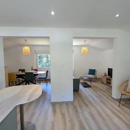 Ferienhaus Maison 4 Pers A Entre Et Montagne Avec Terrasse - Fr-1-589-836